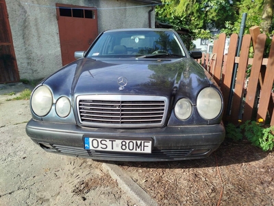 Mercedes Klasa E W210 Sedan 2.0 CDI 102KM 1999