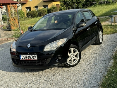 Renault Megane III Hatchback 1.6 16v 110KM 2011