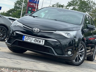 Toyota Avensis III Sedan Facelifting 2015 2.0 D-4D 143KM 2016