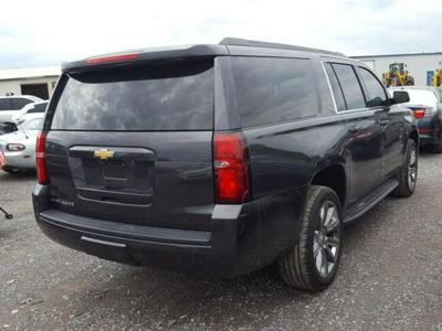 Chevrolet Suburban 2017, 5.3L, C1500, porysowany lakier