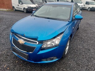 Chevrolet Cruze lekko uszkodzony niski przebieg