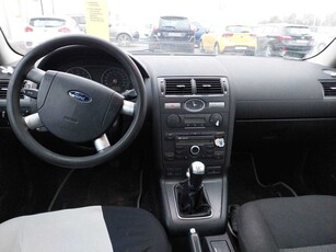 Ford Mondeo 2005 1.8 16V 215551km Sedan