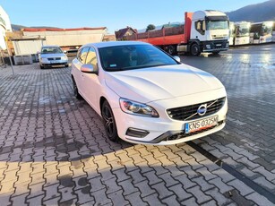 Volvo V60 D3 Drive-E R-Design Momentum