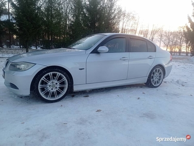 BMW E90 320i