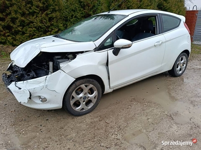 FORD FIESTA uszkodzony przód, odpala i jeżdzi