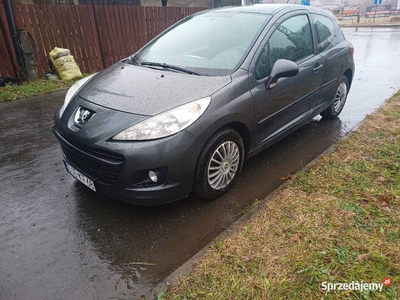 Peugeot 207 1.4benz klima panorama 2010rok