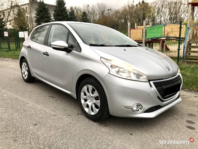 PEUGEOT 208 Benzyna