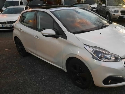 Peugeot 208 I 1.2 PureTech 90PS Klima Biała Perła