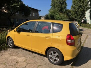 żółta Honda jazz