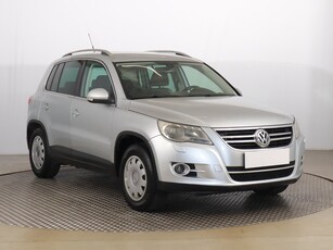 Volkswagen Tiguan , Klima, Tempomat, Podgrzewane siedzienia