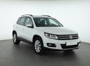 Volkswagen Tiguan , Salon Polska, 1. Właściciel, Serwis ASO, Navi, Xenon,