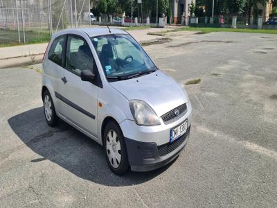 Używane Ford Fiesta - 5 500 PLN, 242 650 km, 2006