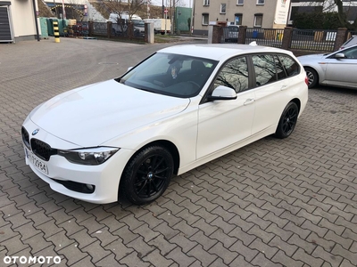 BMW Seria 3 318d DPF Touring Edition Sport