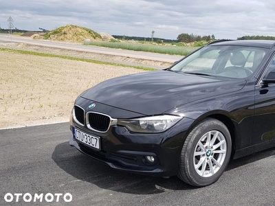 BMW Seria 3 318d Touring Advantage