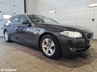 BMW Seria 5 528i xDrive Touring Sport-Aut