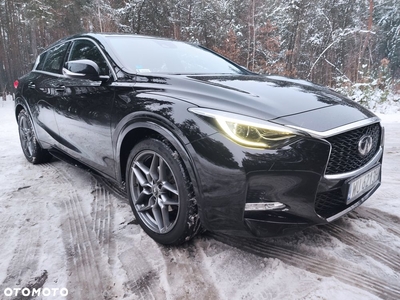 Infiniti Q30