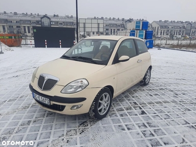 Lancia Ypsilon 1.4 16V Platino (4 os.)