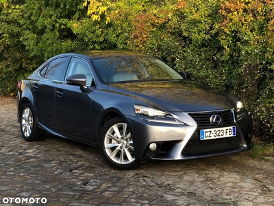 Lexus IS 300h Style Edition