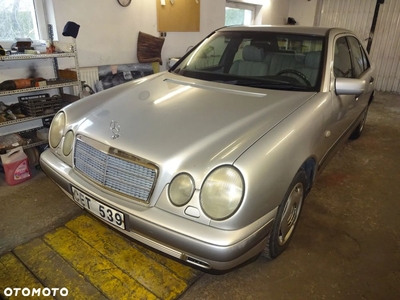 Mercedes-Benz Klasa E 200 T Classic