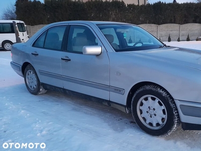 Mercedes-Benz Klasa E 300 D Elegance