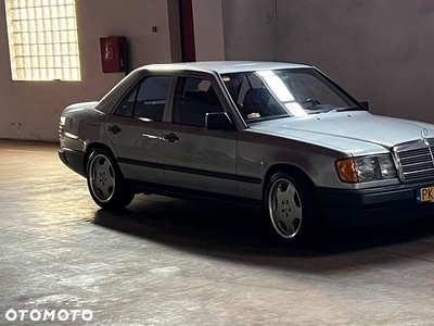 Mercedes-Benz W124 (1984-1993)