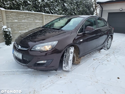 Opel Astra IV 1.4 T Cosmo EU6