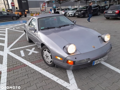 Porsche 928