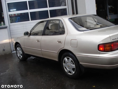 Toyota Camry 3.0 V6 LE