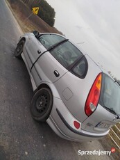 Nissan Almera tino 1.8