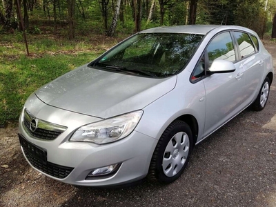 Opel Astra J Hatchback 5d 1.4 Twinport ECOTEC 100KM 2011