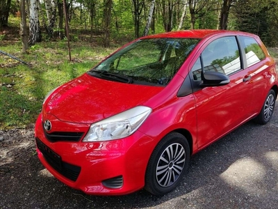 Toyota Yaris III Hatchback 5d 1.0 VVT-i 69KM 2012