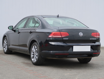 Volkswagen Passat 2016 2.0 TDI 141571km Sedan