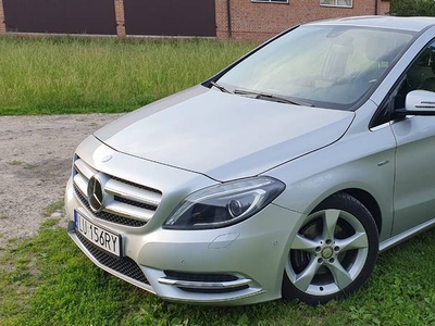 MERCEDES B180 2012r 1.6t 122km manual bogate wyposażenie, niski przebieg