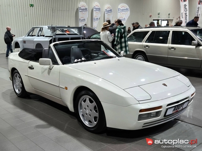 Porsche 944