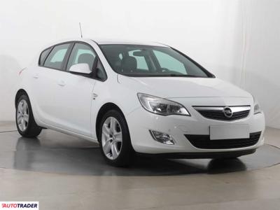 Opel Astra 1.6 113 KM 2012r. (Piaseczno)