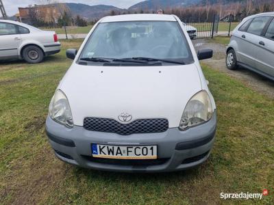 samochód osobowy Toyota YARIS z 2005 r.