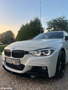 BMW Seria 3 328i xDrive Sport Line