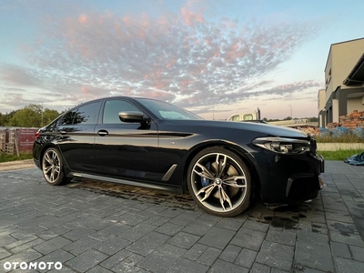 BMW Seria 5 M550i xDrive sport