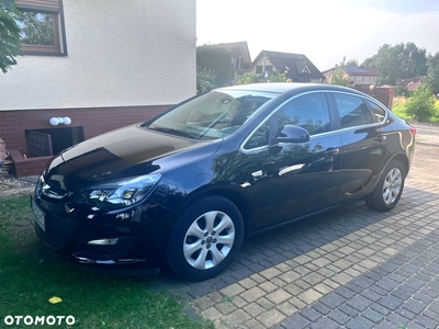 Opel Astra IV 1.4 T Active