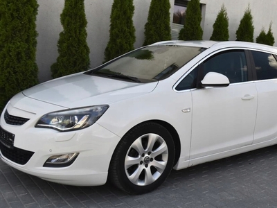 Opel Astra J Sports Tourer 2.0 CDTI ECOTEC 165KM 2012