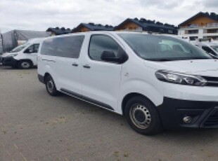 TOYOTA PROACE mini-van