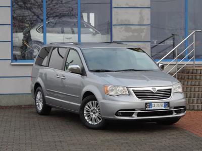 Używane Lancia Voyager - 60 000 PLN, 236 457 km, 2015