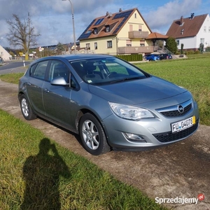 Opel Astra 1.4 turbo 2010 rok