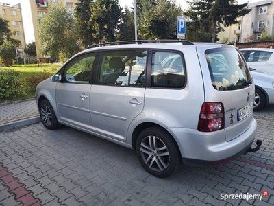 Volkswagen Touran 2.0 tdi 140 koni z 2008 roku.