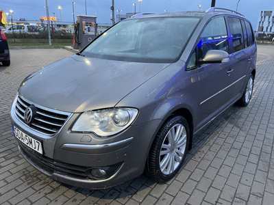 Vw touran 2.0 tdi dsg high line bixenon , navigacja , sam parkuje