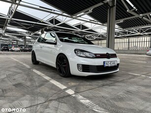 Volkswagen Golf 2.0 GTI DSG adidas