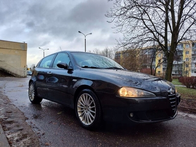 Alfa Romeo 147 Hatchback 1.6 i 16V T.Spark 120KM 2006