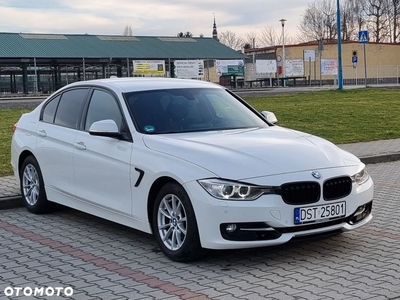 BMW Seria 3 316d Touring Sport Line