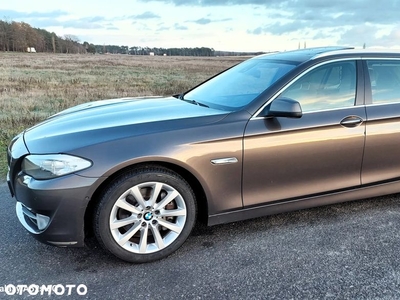 BMW Seria 5 530d xDrive Touring Luxury Line