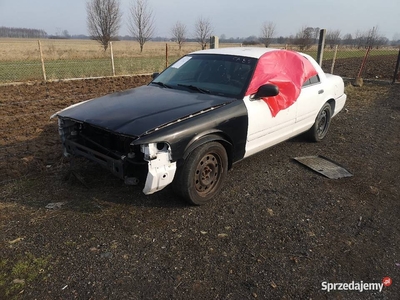 Ford Crown Victoria V8